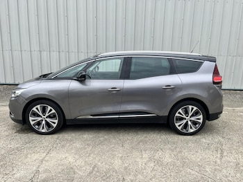 Used Renault Grand Scenic 2017 for sale - 78907172: Photo