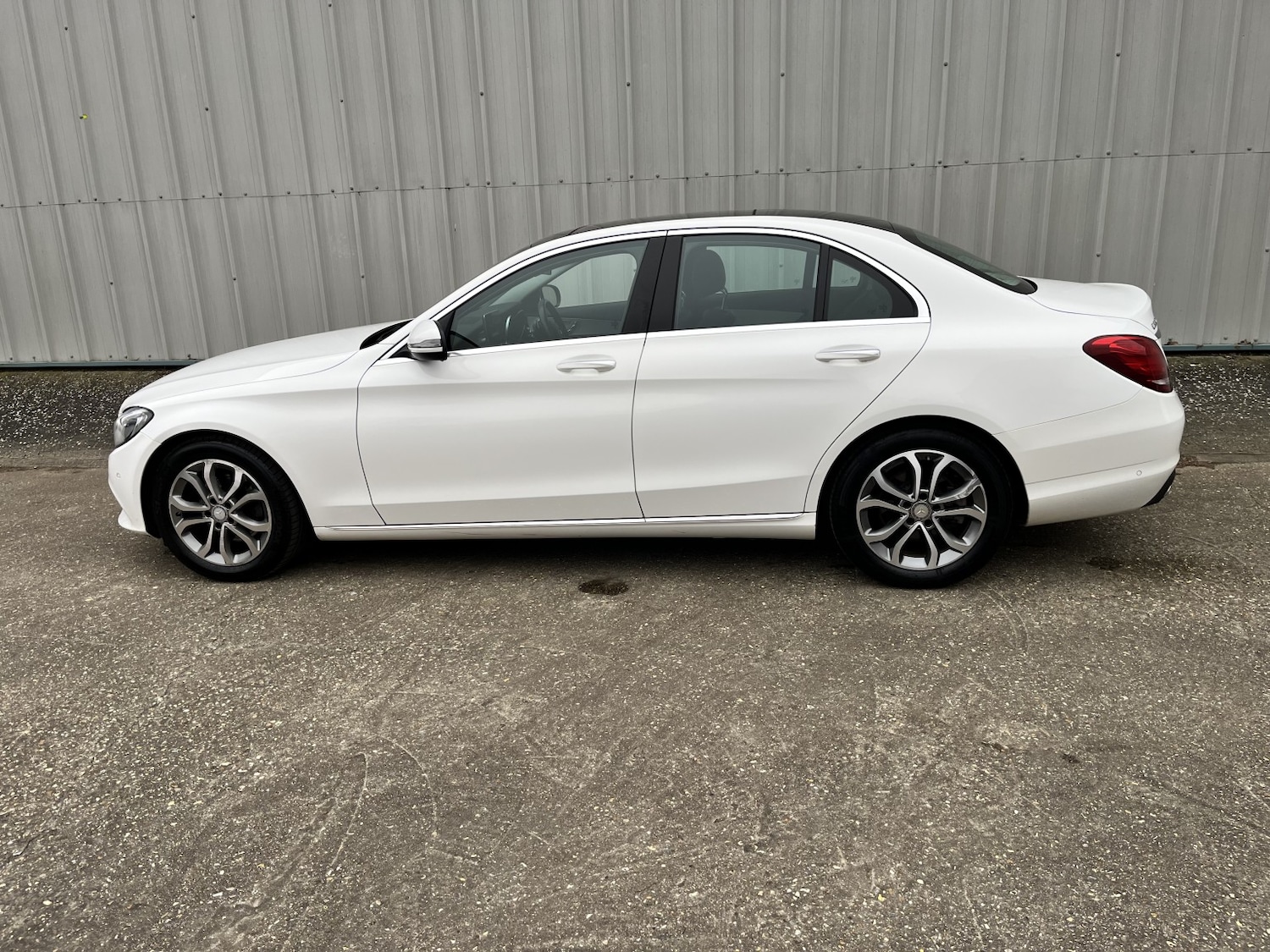 Used Mercedes-Benz C Class 2016 for sale - 77807135: Photo 2