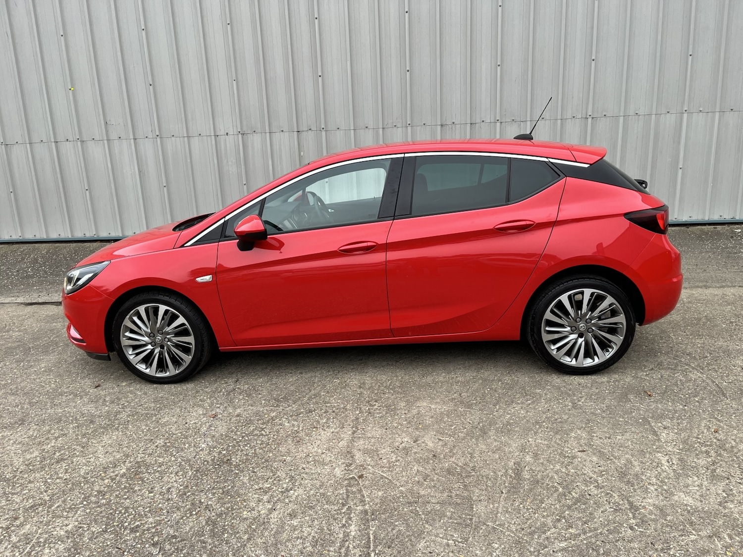 Used Vauxhall Astra 2019 for sale - 76439895: Photo 2