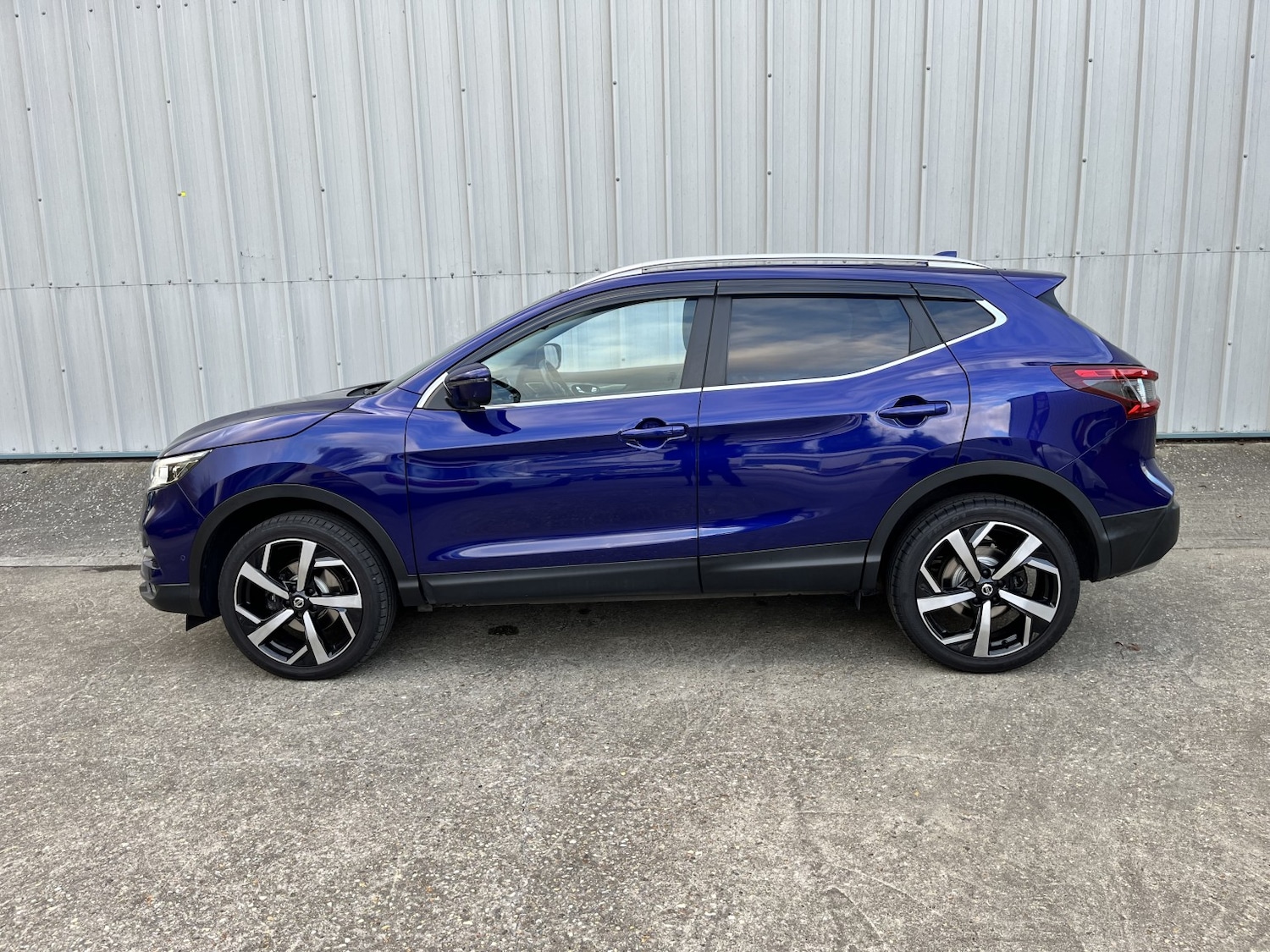 Used Nissan Qashqai 2017 for sale - 76369243: Photo 2