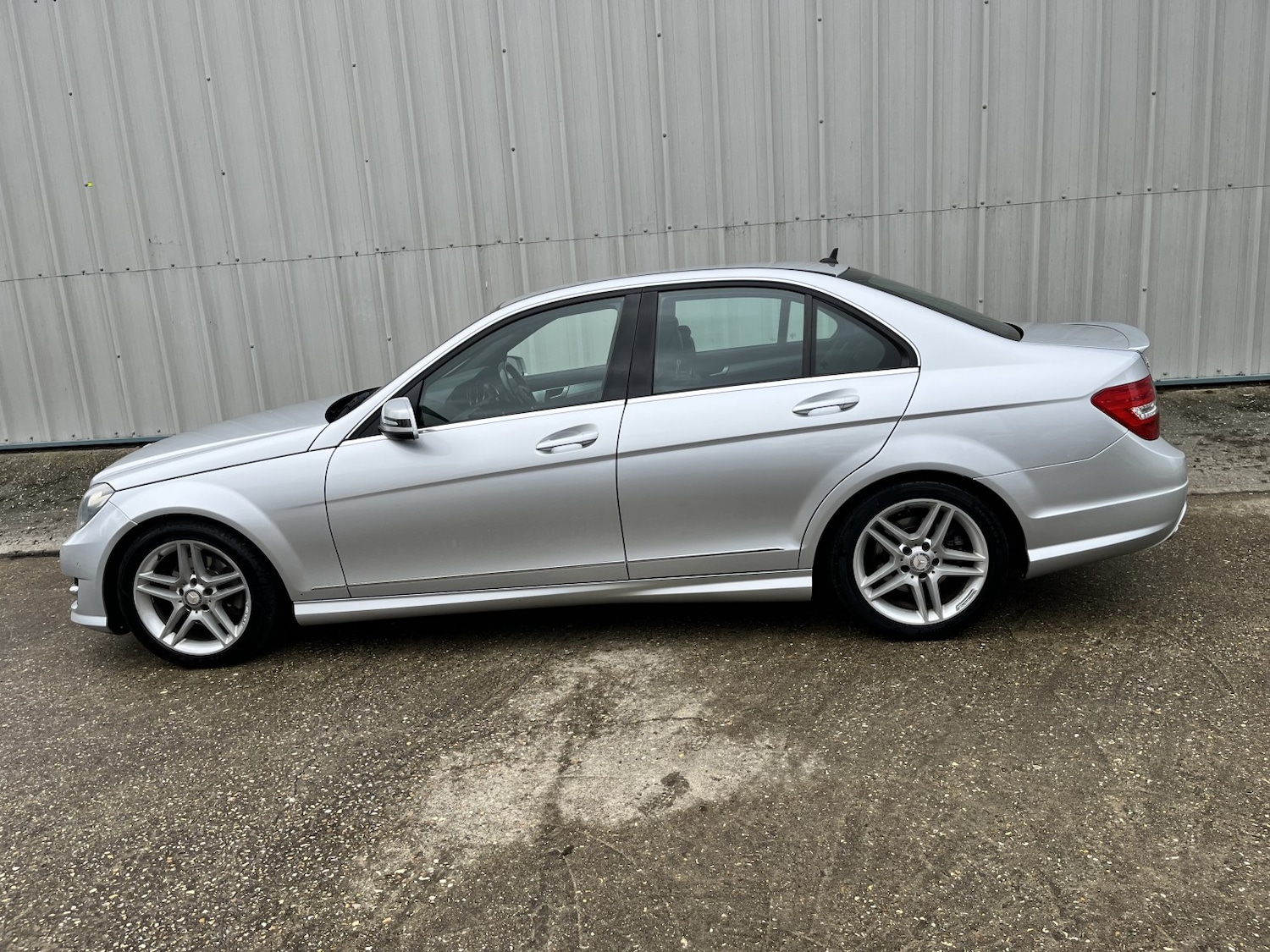 Used Mercedes-Benz C Class 2014 for sale - 76407538: Photo 2