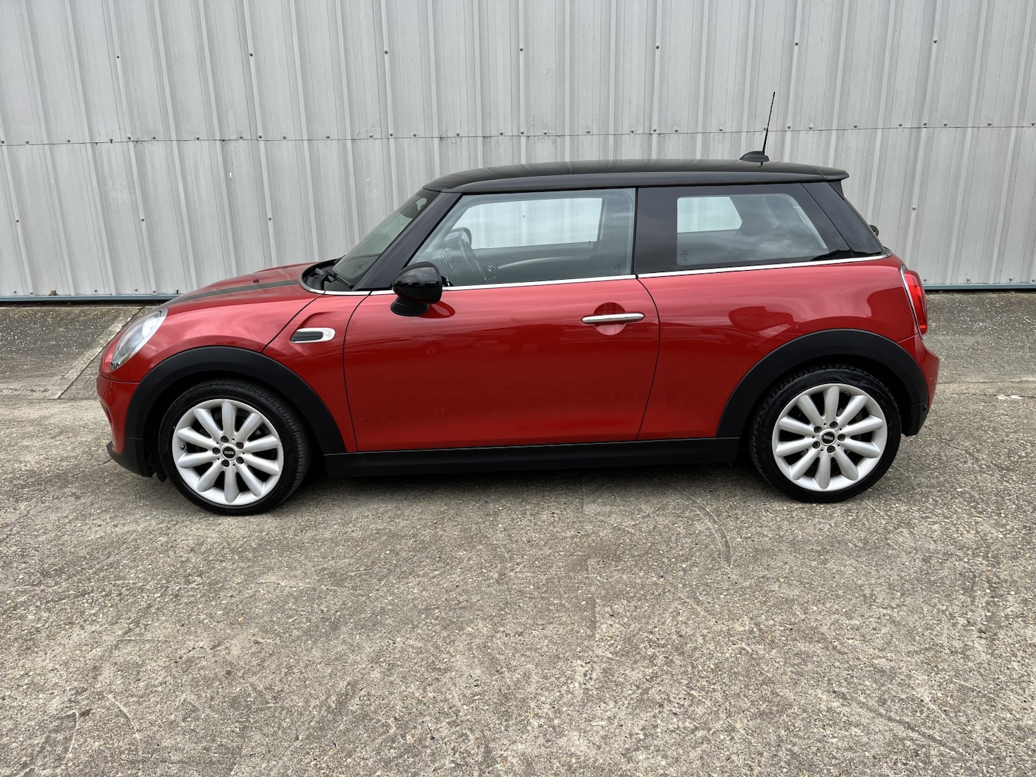 Used MINI Hatch 2014 for sale - 76439971: Photo 2
