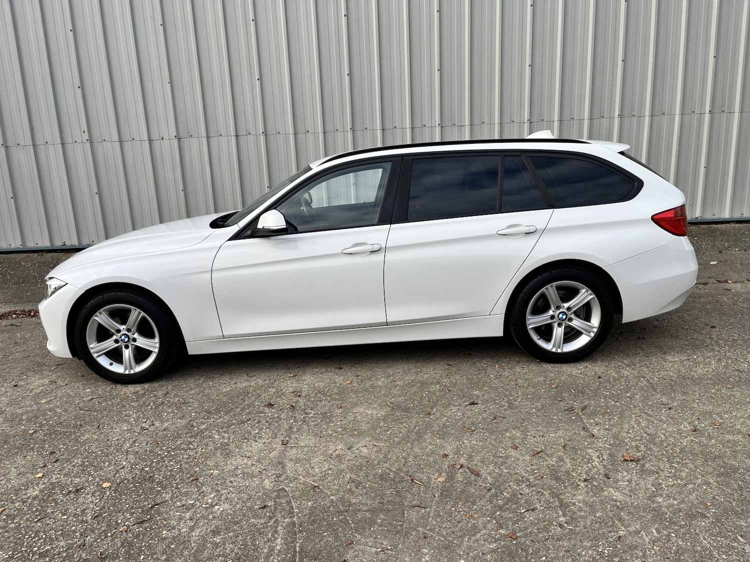 Used BMW 3 Series 2015 for sale - 76631504: Photo 2