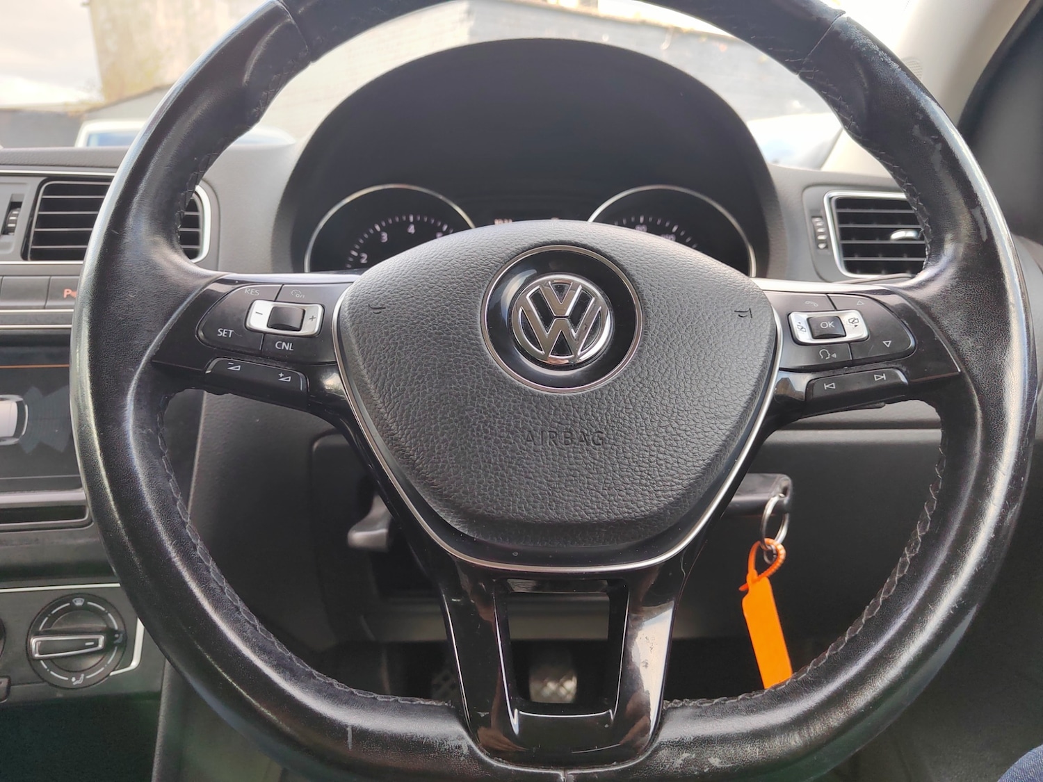 Used Volkswagen Polo 2016 for sale - 76392546: Photo 14