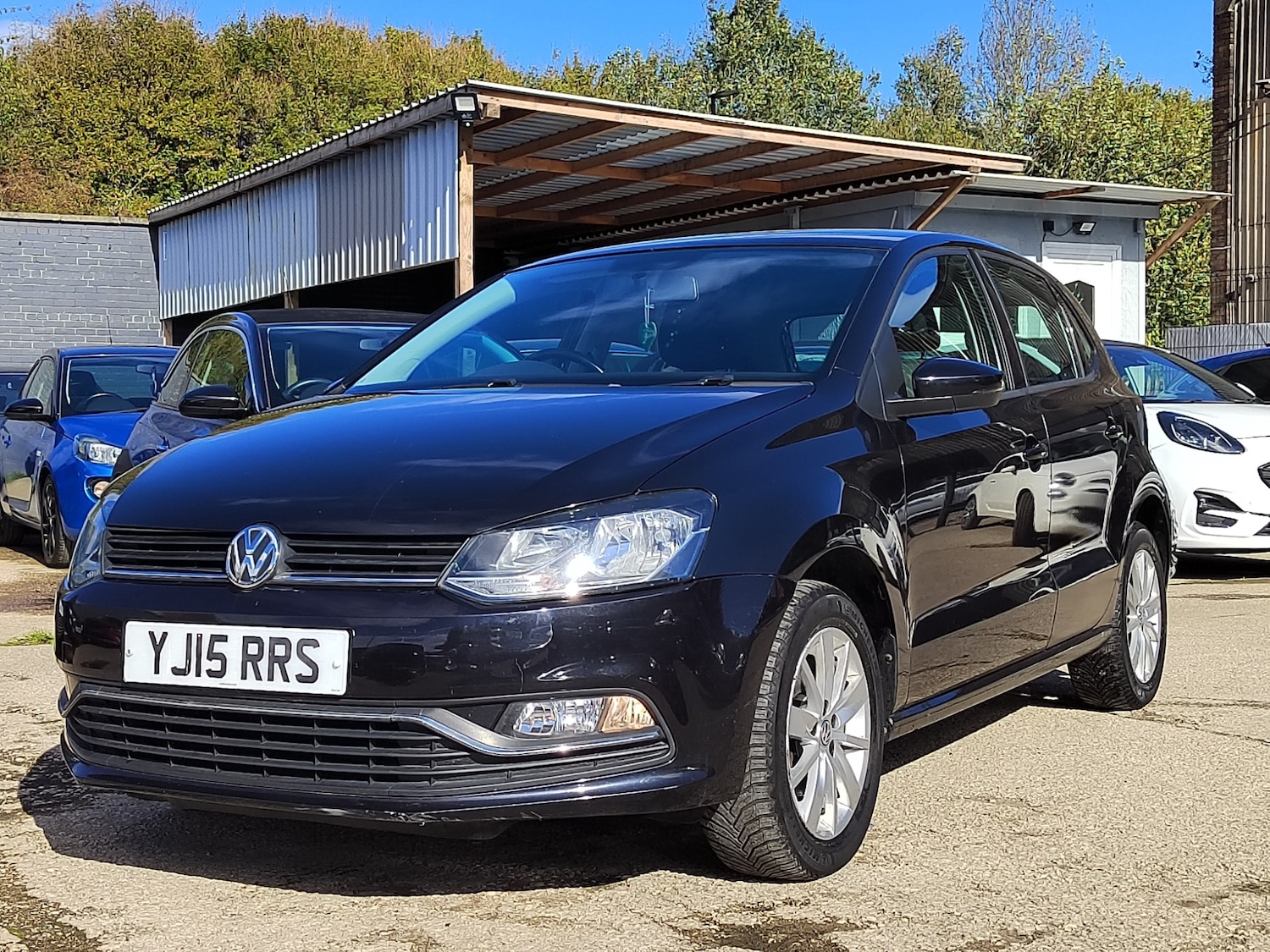 Used Volkswagen Polo 2015 for sale - 76182112: Photo 2