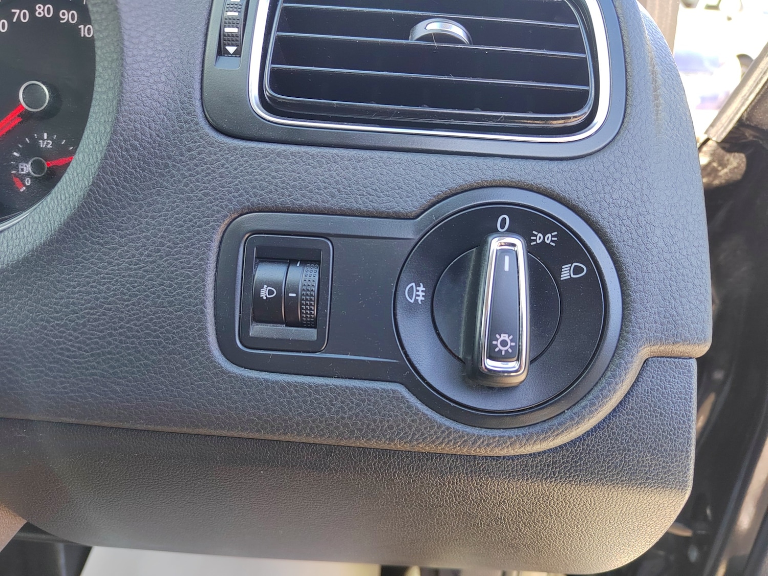Used Volkswagen Polo 2015 for sale - 76182112: Photo 27