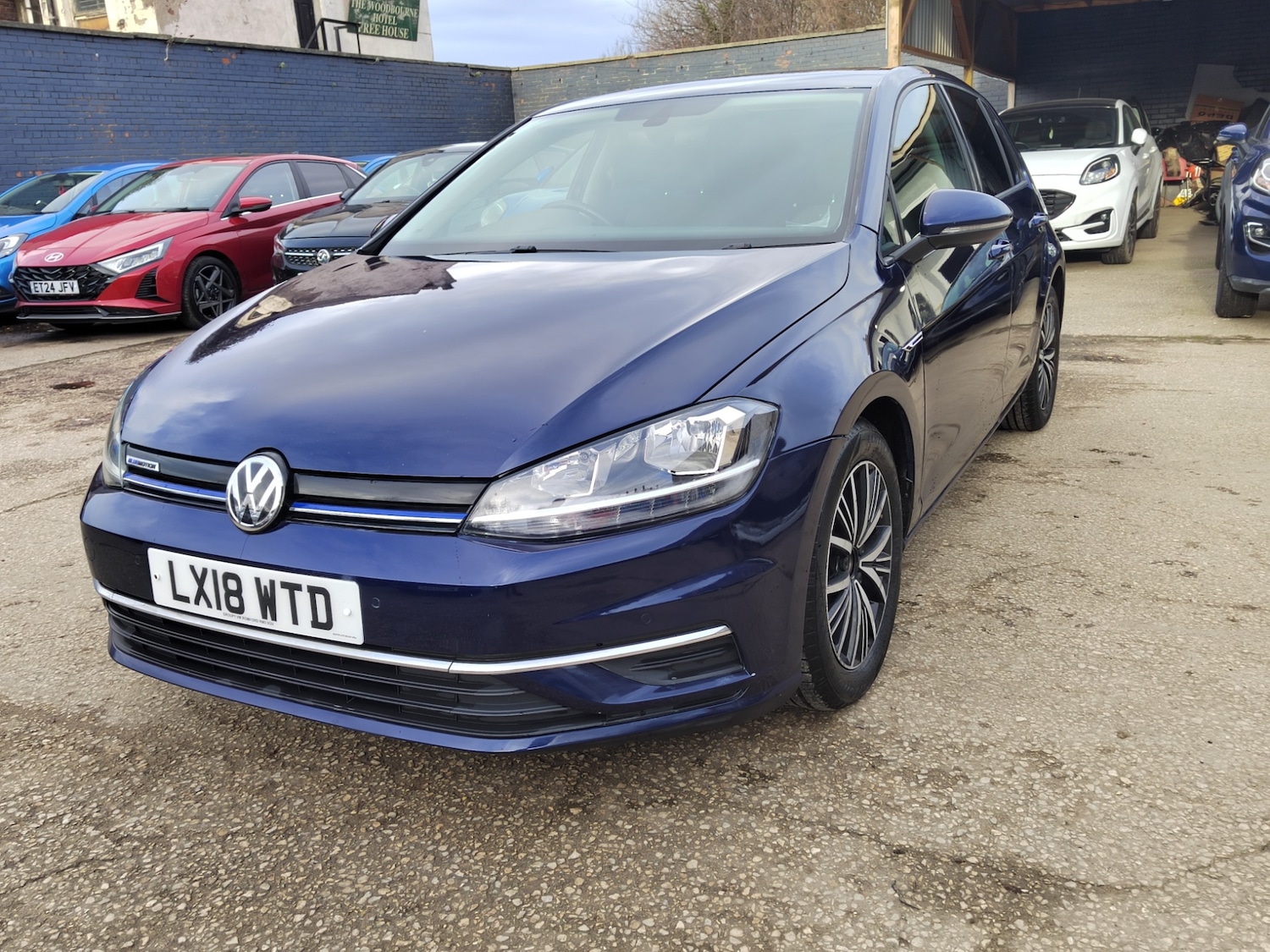 Used Volkswagen Golf 2018 for sale - 76894955: Photo 2
