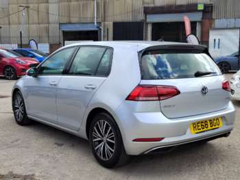 Used Volkswagen Golf 2018 for sale - 74763675: Photo
