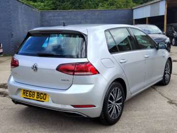 Used Volkswagen Golf 2018 for sale - 74763675: Photo