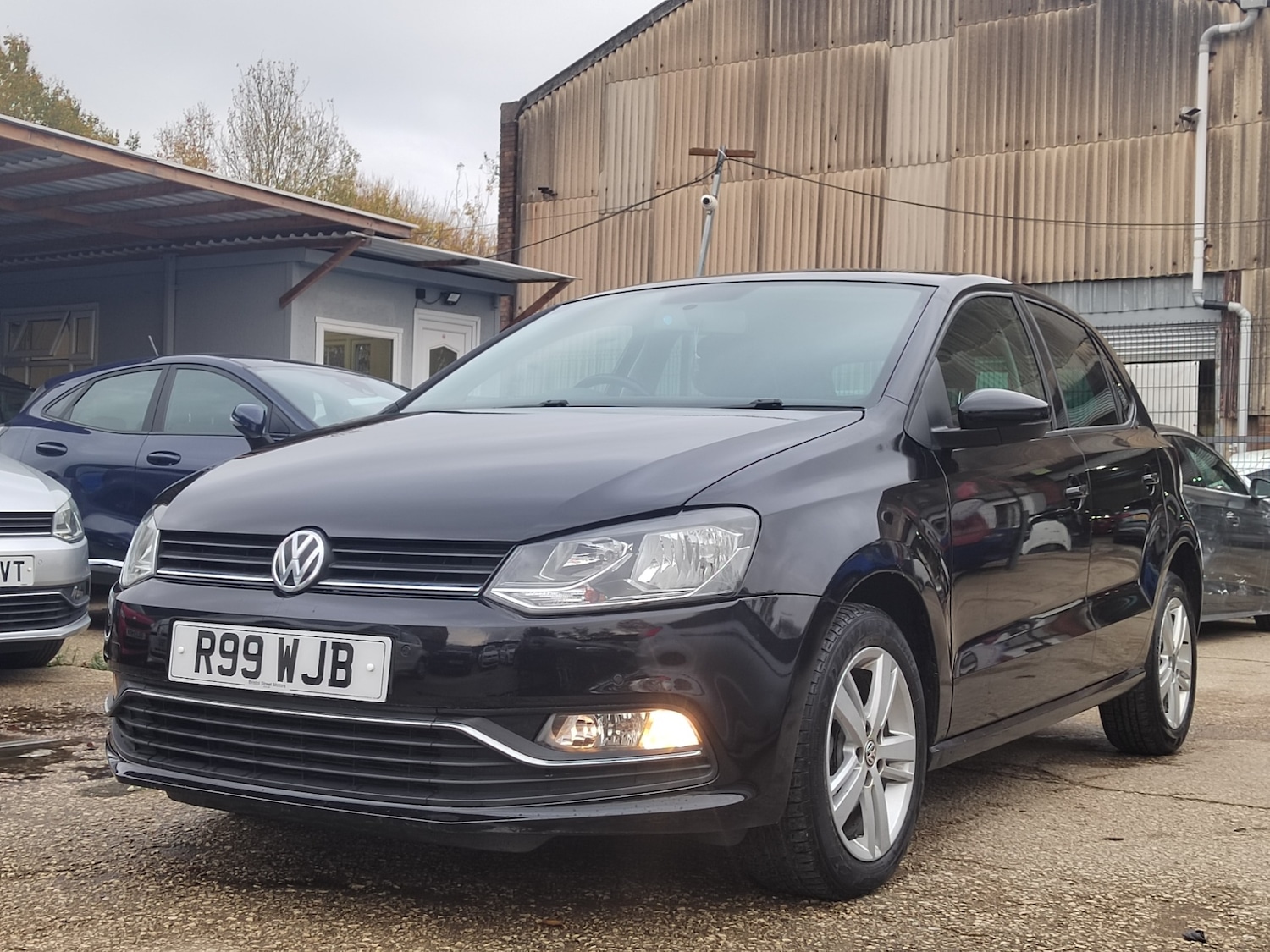 Used Volkswagen Polo 2017 for sale - 76493825: Photo 2