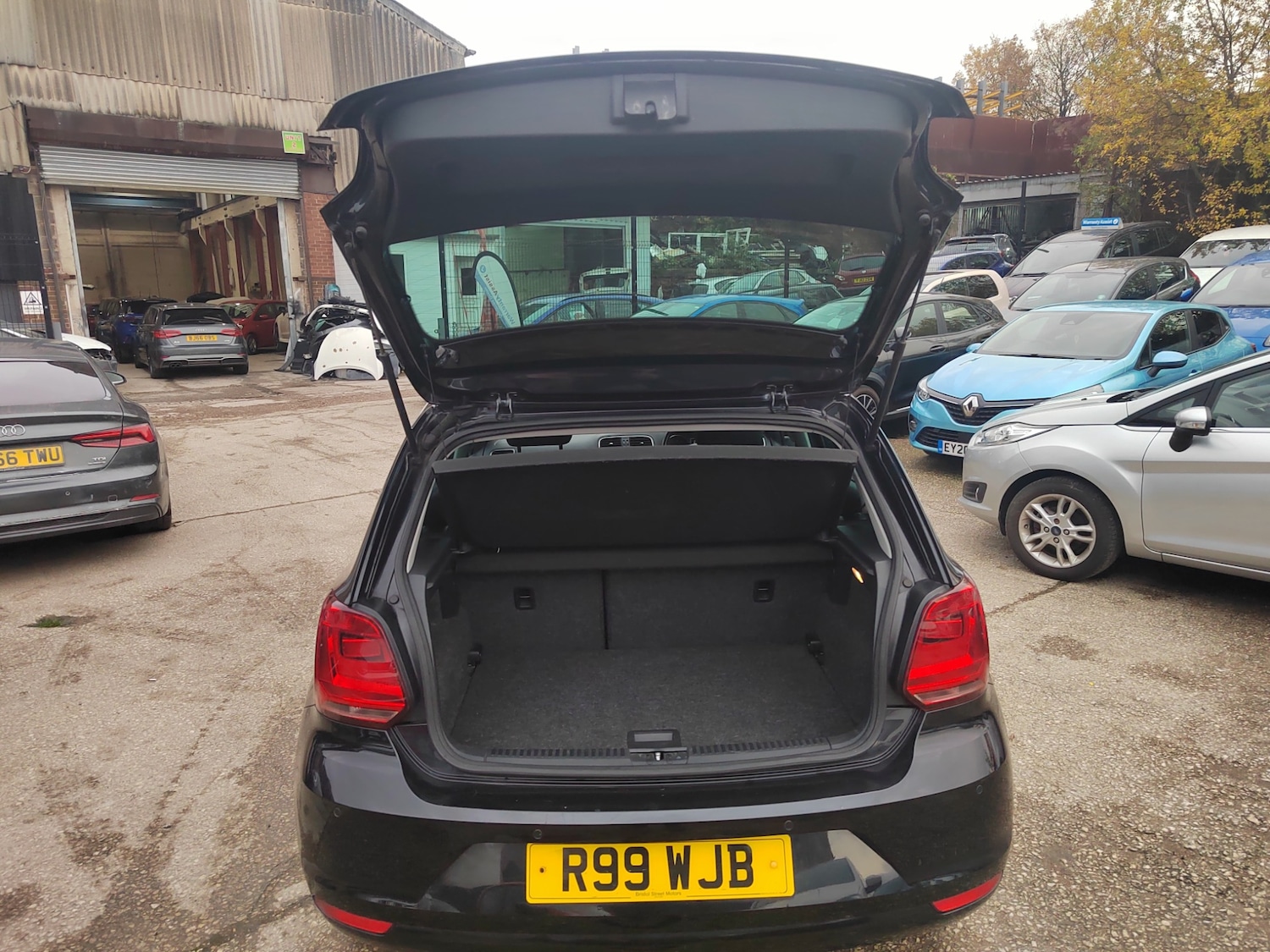 Used Volkswagen Polo 2017 for sale - 76493825: Photo 28