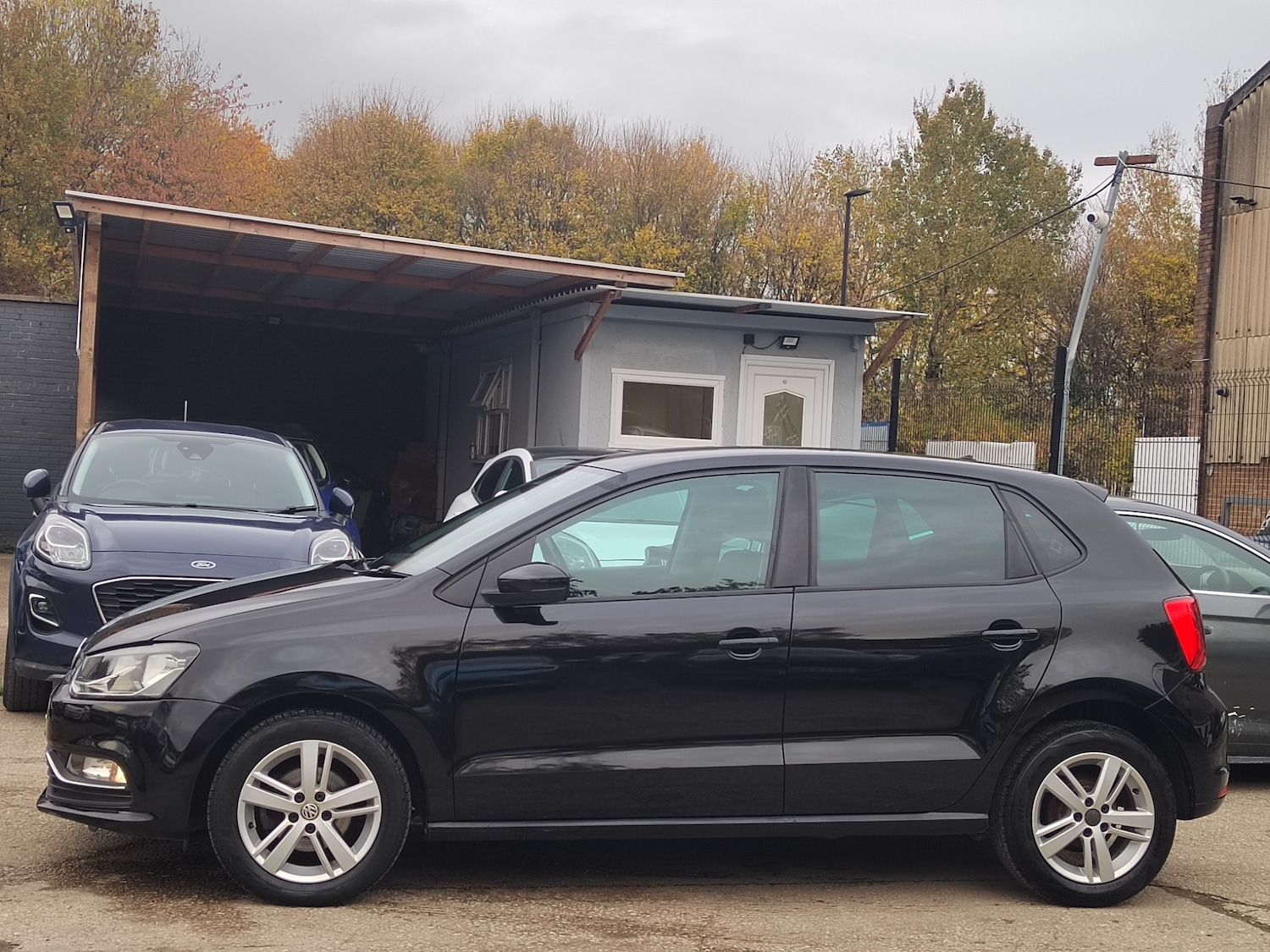 Used Volkswagen Polo 2017 for sale - 76493825: Photo 6