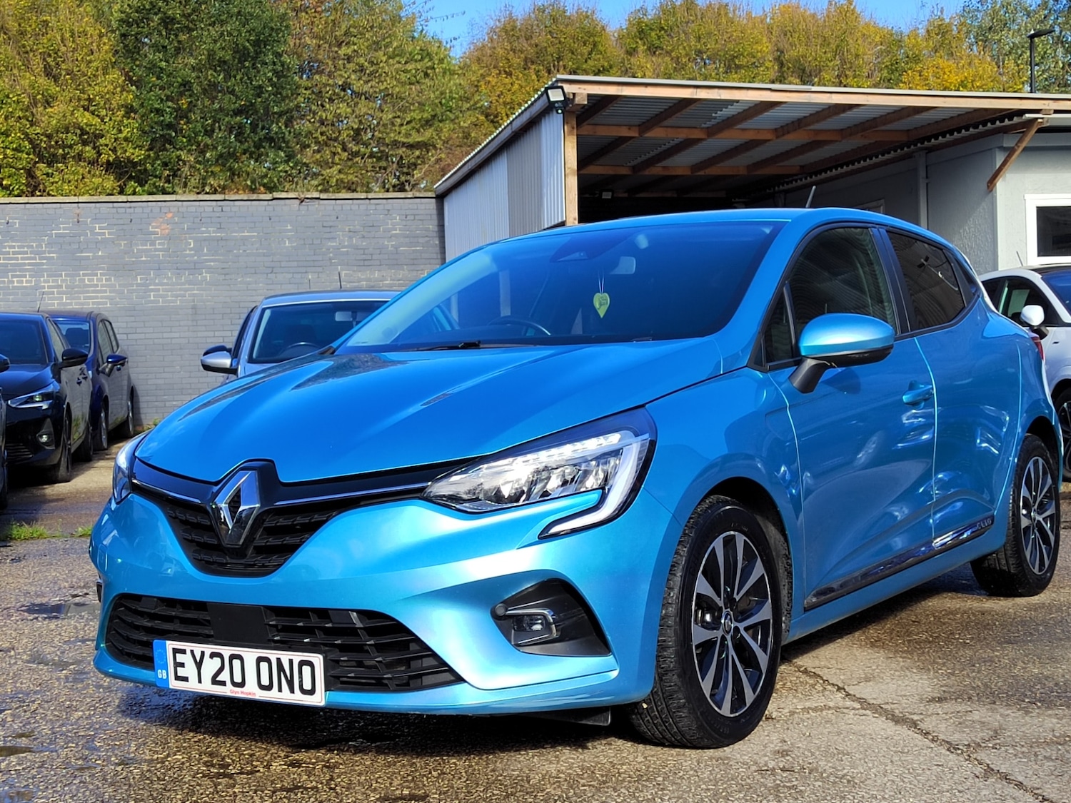 Used Renault Clio 2020 for sale - 76353693: Photo 2