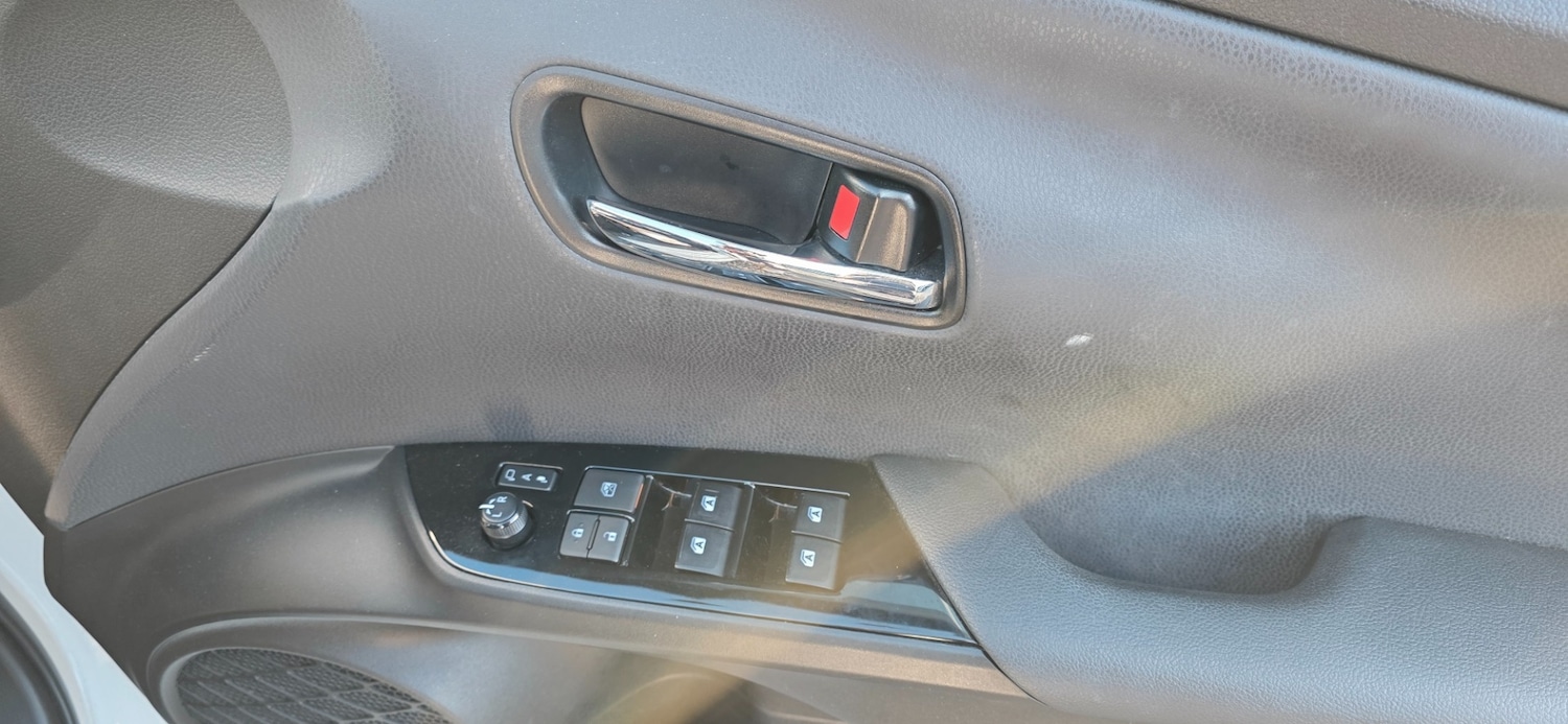 Used Toyota Prius 2018 for sale - 76830342: Photo 12