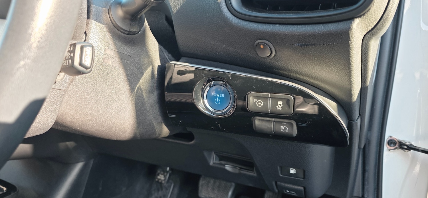 Used Toyota Prius 2018 for sale - 76830342: Photo 13