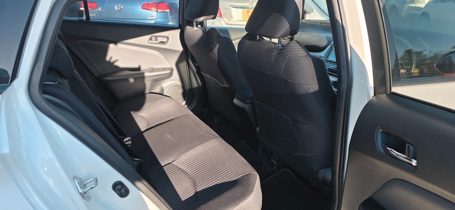 Used Toyota Prius 2018 for sale - 76830342: Photo 16