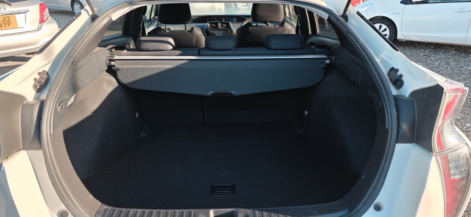 Used Toyota Prius 2018 for sale - 76830342: Photo 17