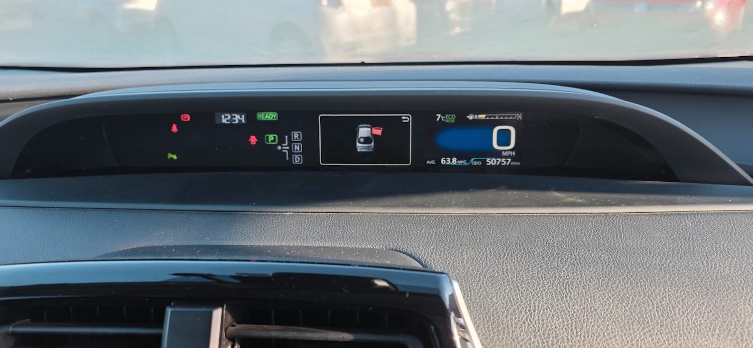 Used Toyota Prius 2018 for sale - 76830342: Photo 8