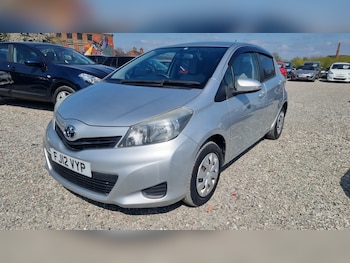 Used Toyota Yaris 2012 for sale - 74036163: Photo