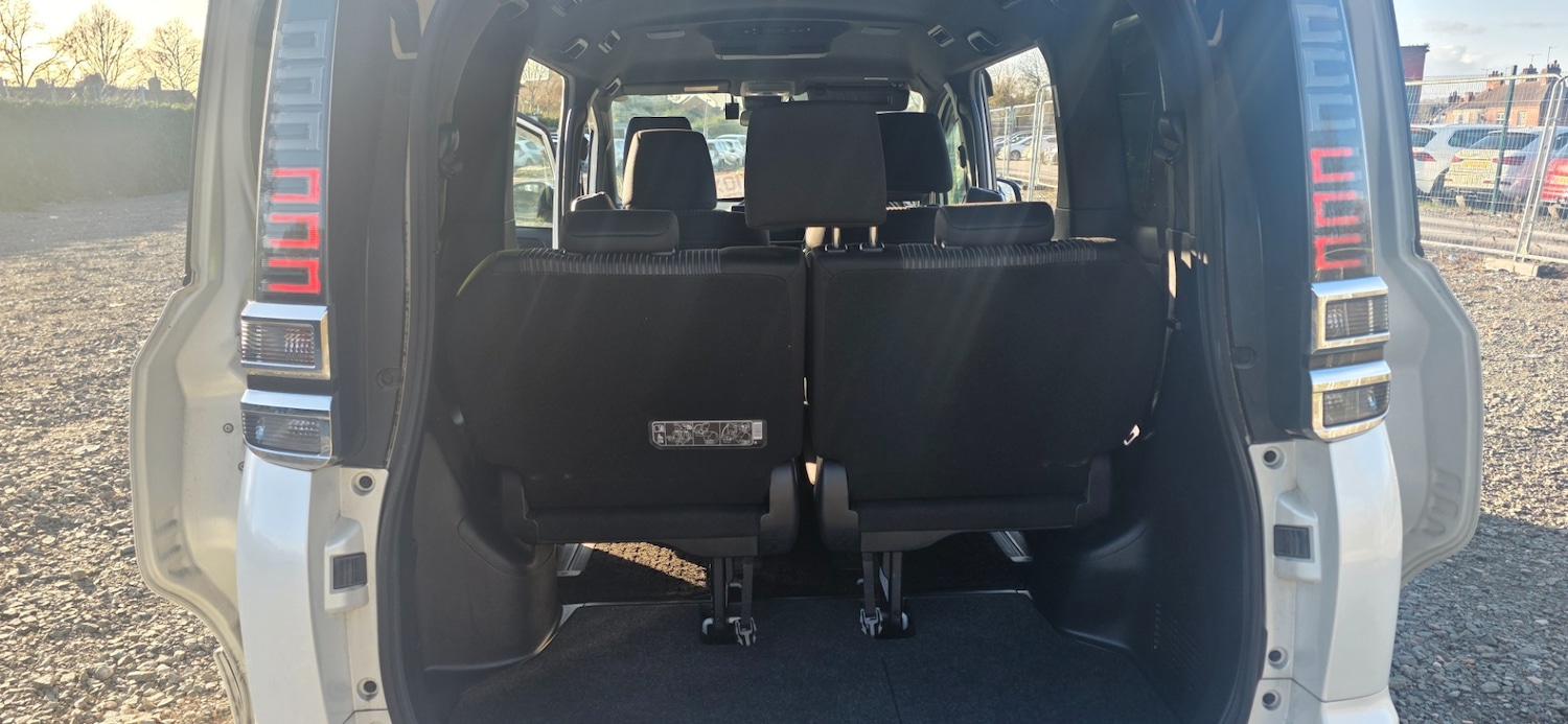 Used Toyota Voxy 2018 for sale - 77896348: Photo 12