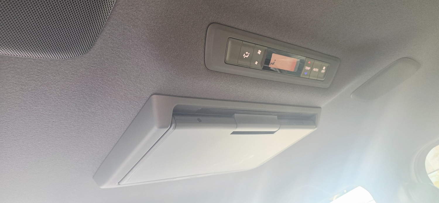 Used Toyota Voxy 2018 for sale - 77896348: Photo 16