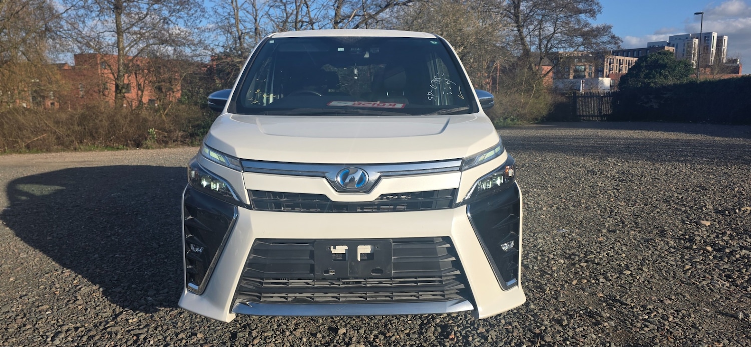 Used Toyota Voxy 2018 for sale - 77896348: Photo 2