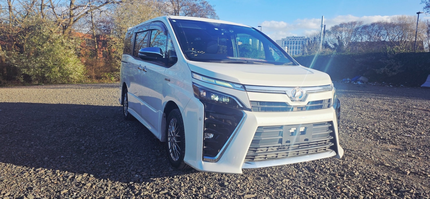 Used Toyota Voxy 2018 for sale - 77896348: Photo 3