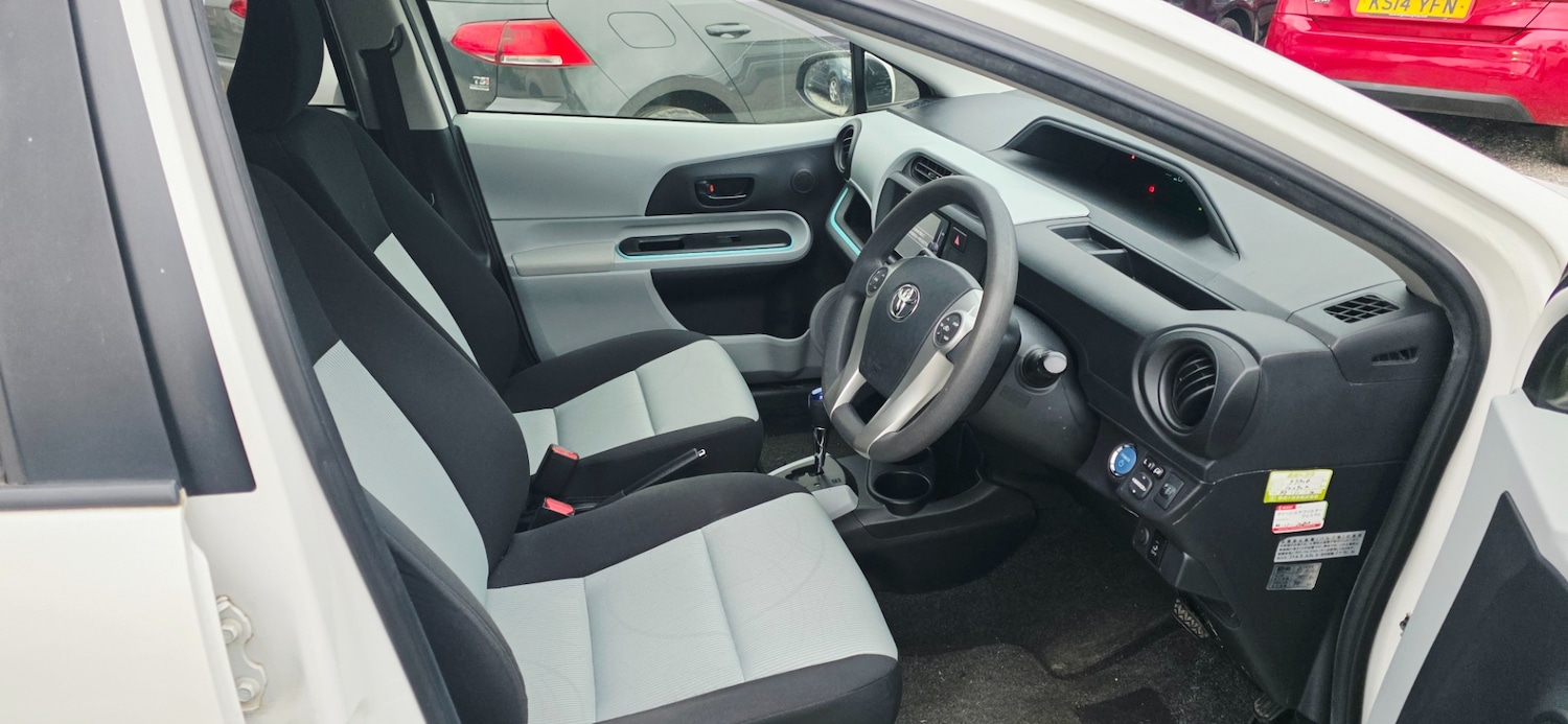 Used Toyota Aqua 2024 for sale - 76412582: Photo 11