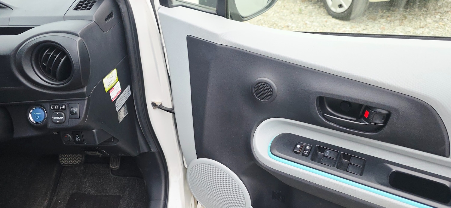 Used Toyota Aqua 2024 for sale - 76412582: Photo 12