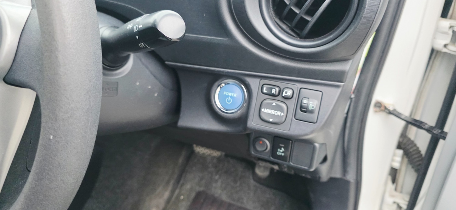 Used Toyota Aqua 2024 for sale - 76412582: Photo 13