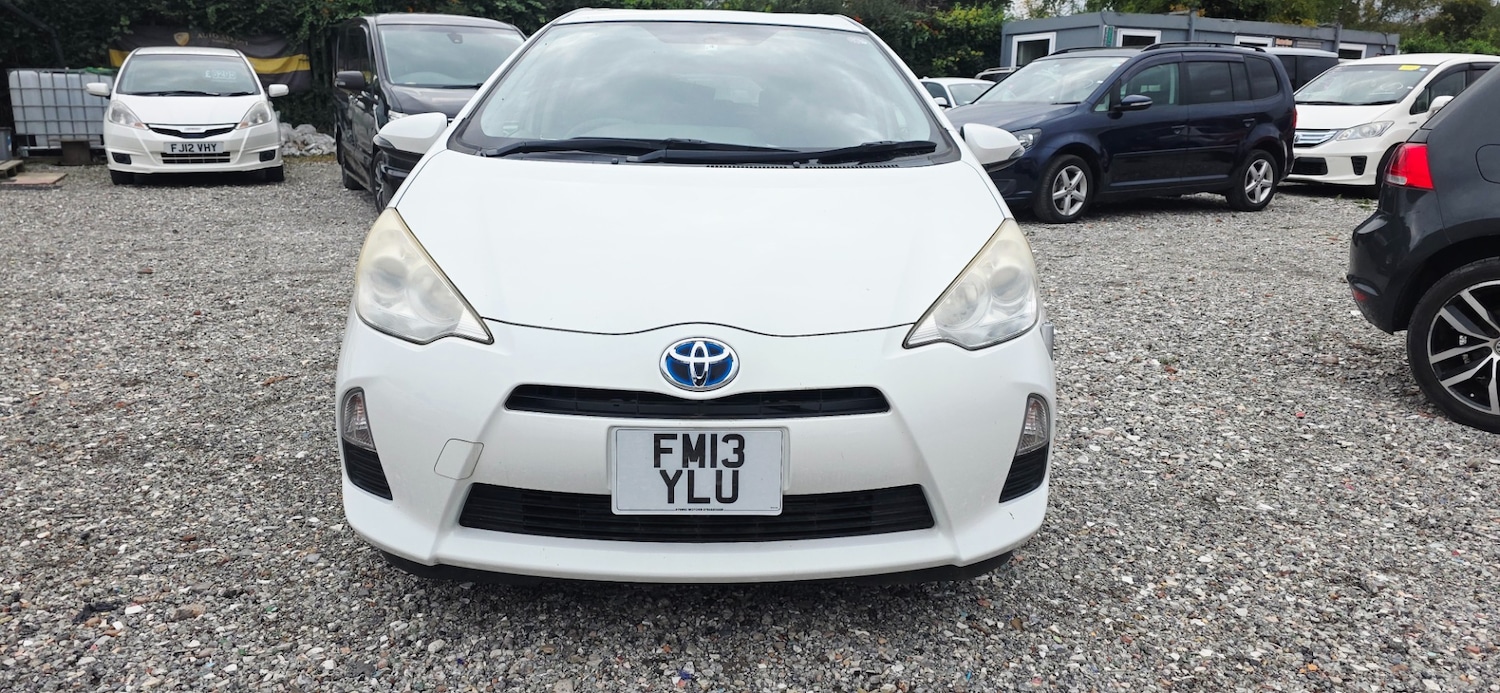 Used Toyota Aqua 2024 for sale - 76412582: Photo 2