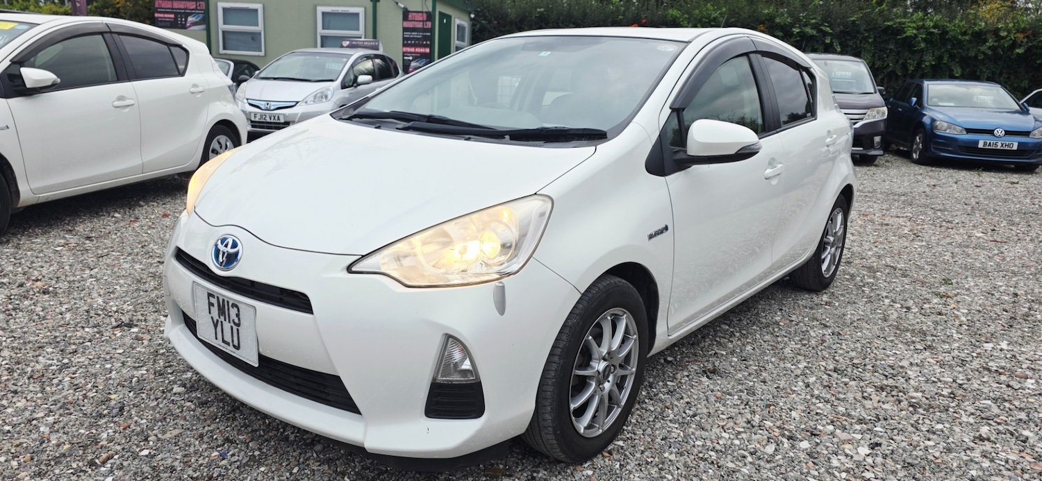Used Toyota Aqua 2024 for sale - 76412582: Photo 4