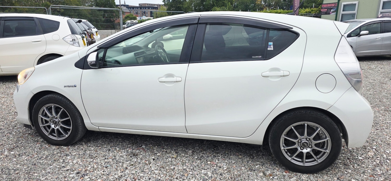 Used Toyota Aqua 2024 for sale - 76412582: Photo 5