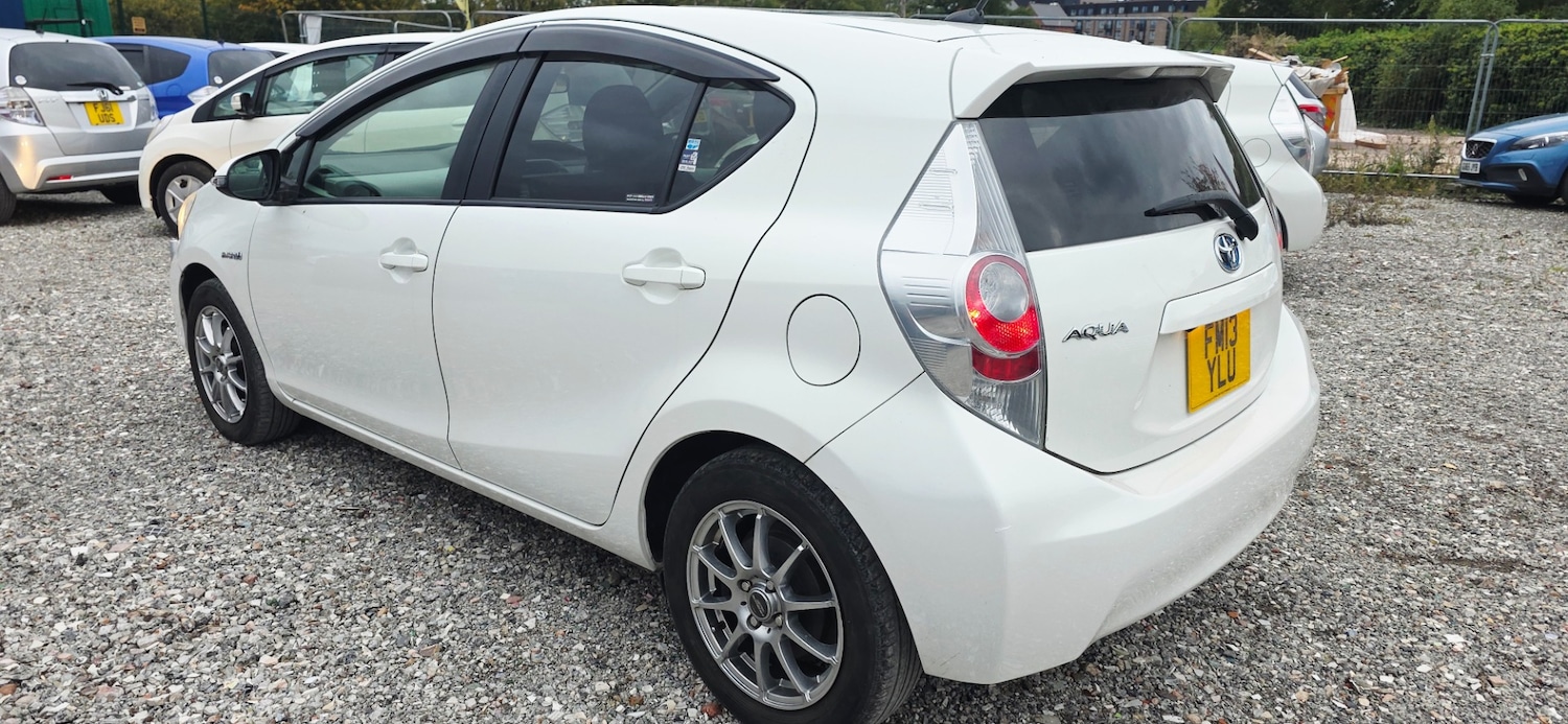 Used Toyota Aqua 2024 for sale - 76412582: Photo 6