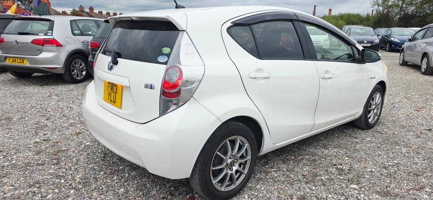 Used Toyota Aqua 2024 for sale - 76412582: Photo 8