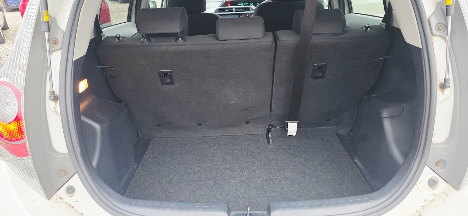 Used Toyota Aqua 2024 for sale - 76412582: Photo 9