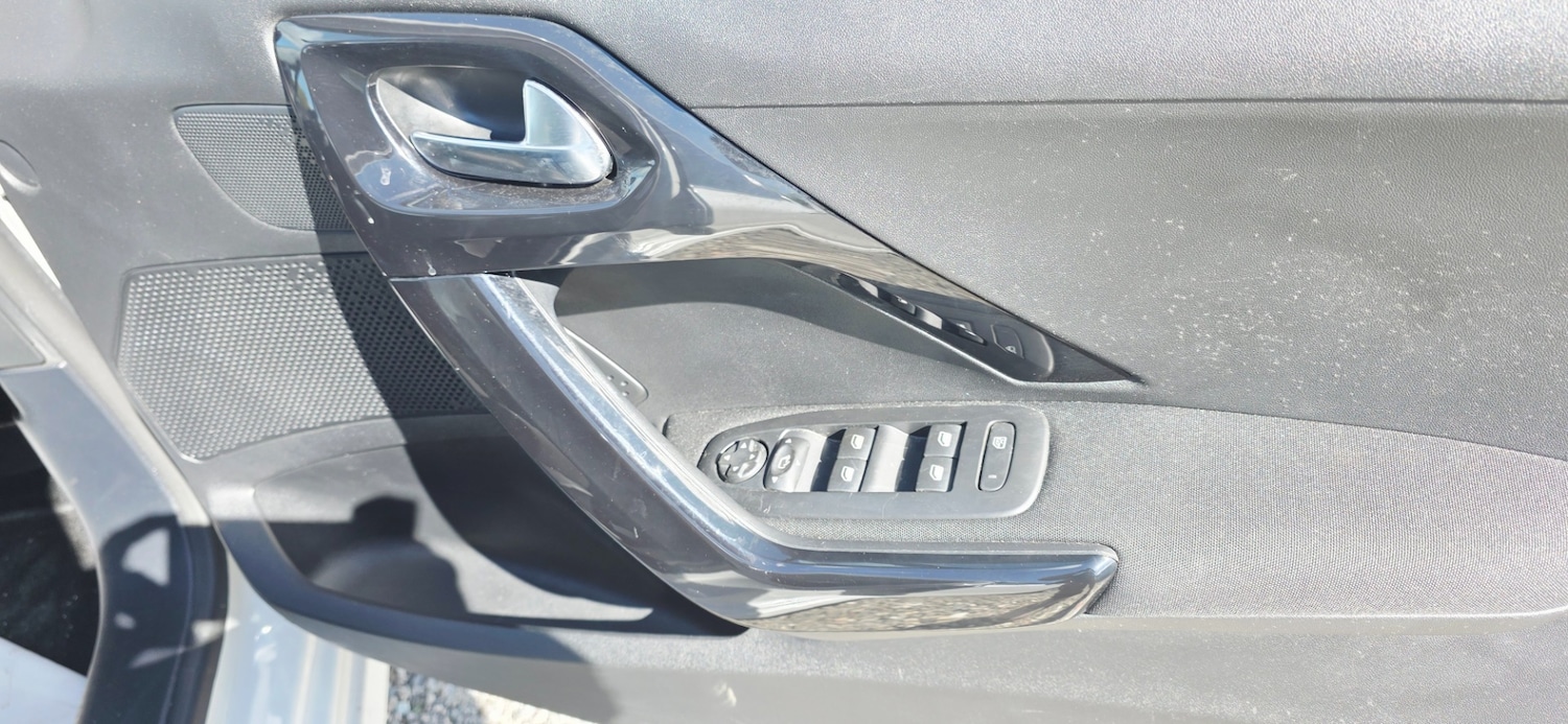 Used Peugeot 208 2015 for sale - 78211815: Photo 11