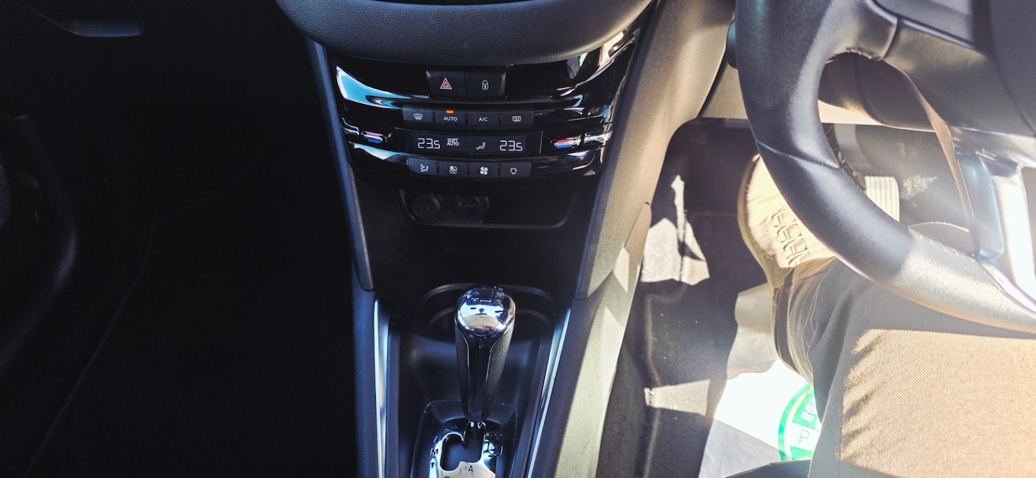 Used Peugeot 208 2015 for sale - 78211815: Photo 14