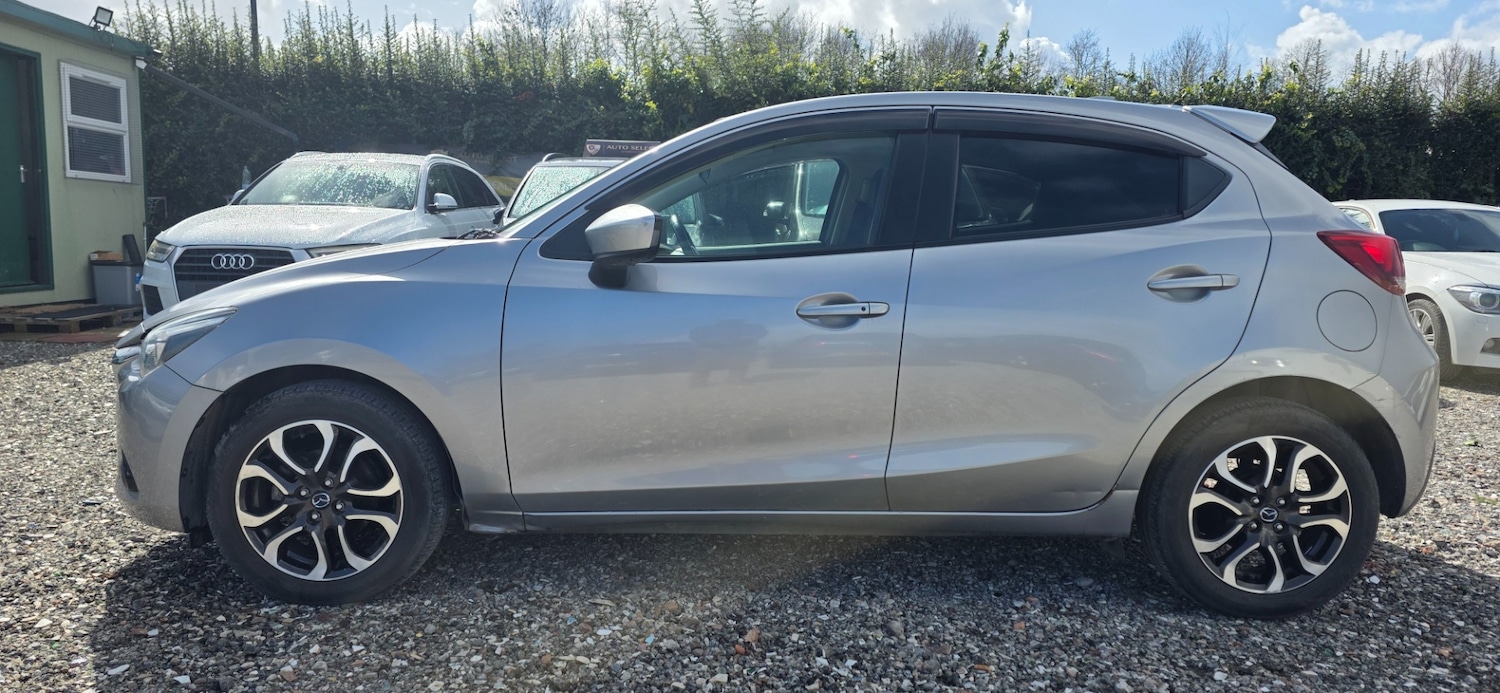Used Mazda Mazda2 2015 for sale - 76853901: Photo 4