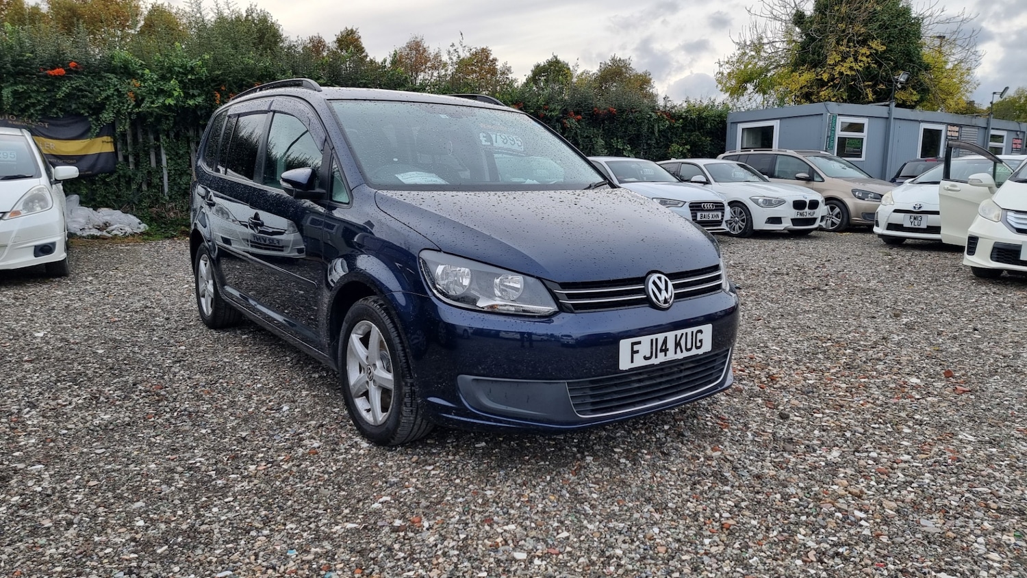 Used Volkswagen Touran for sale - 76207180: Photo 2