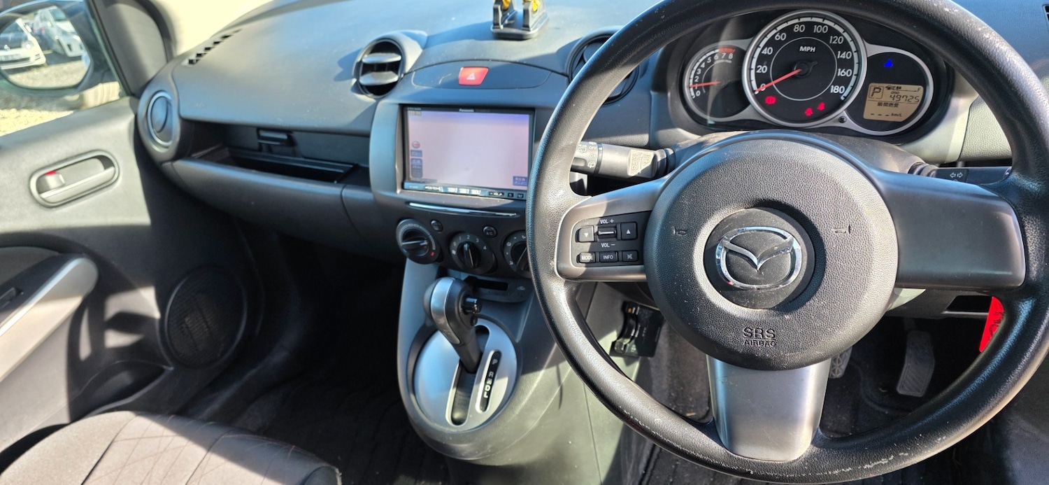 Used Mazda Mazda2 2013 for sale - 77562940: Photo 9