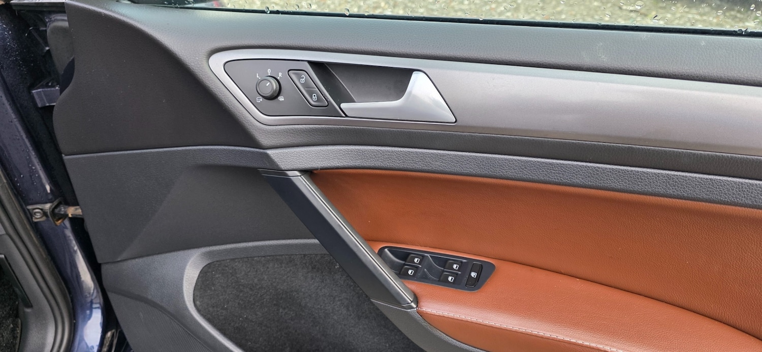 Used Volkswagen Golf 2015 for sale - 76853962: Photo 2