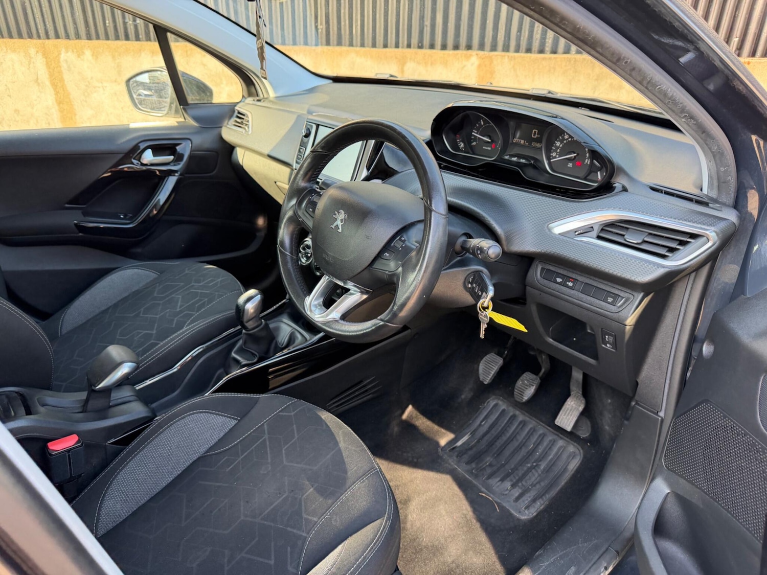 Used Peugeot 2008 for sale - 77970082: Photo 15