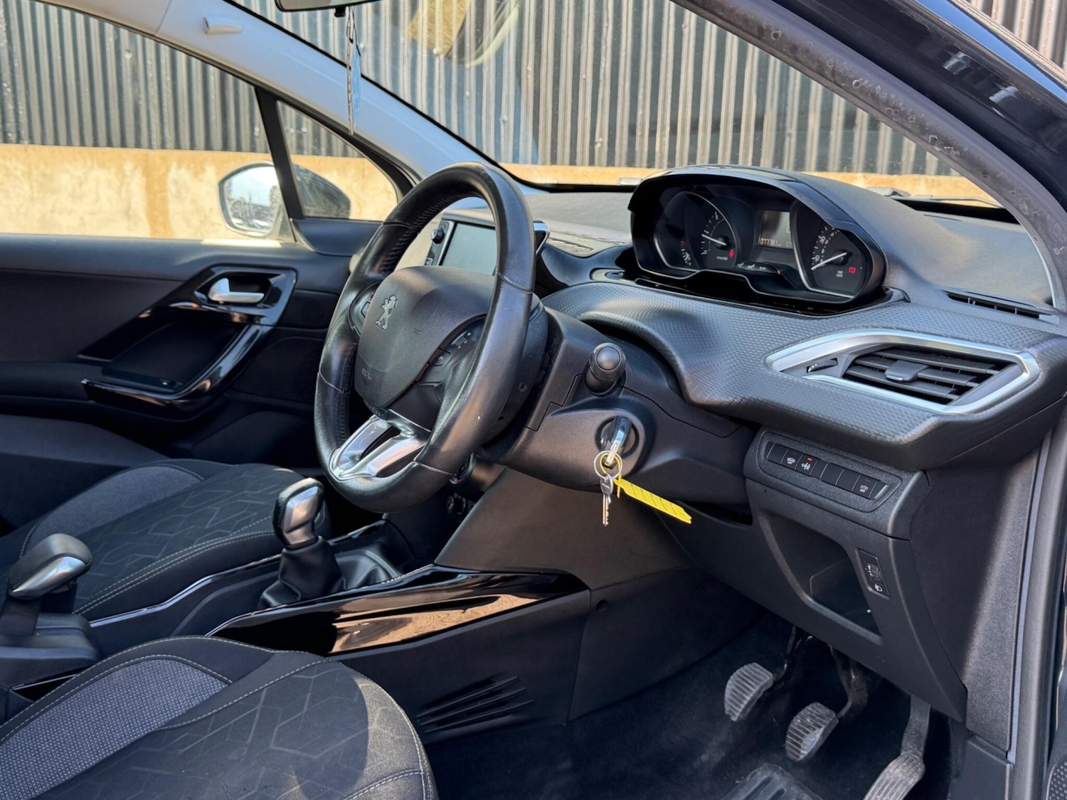 Used Peugeot 2008 for sale - 77970082: Photo 16