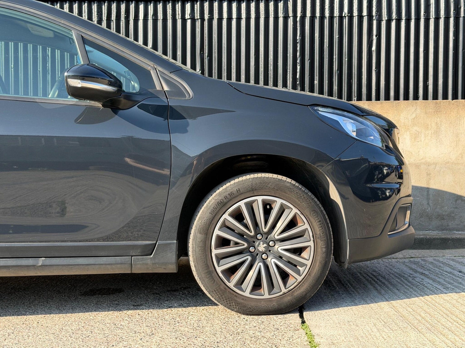 Used Peugeot 2008 for sale - 77970082: Photo 5