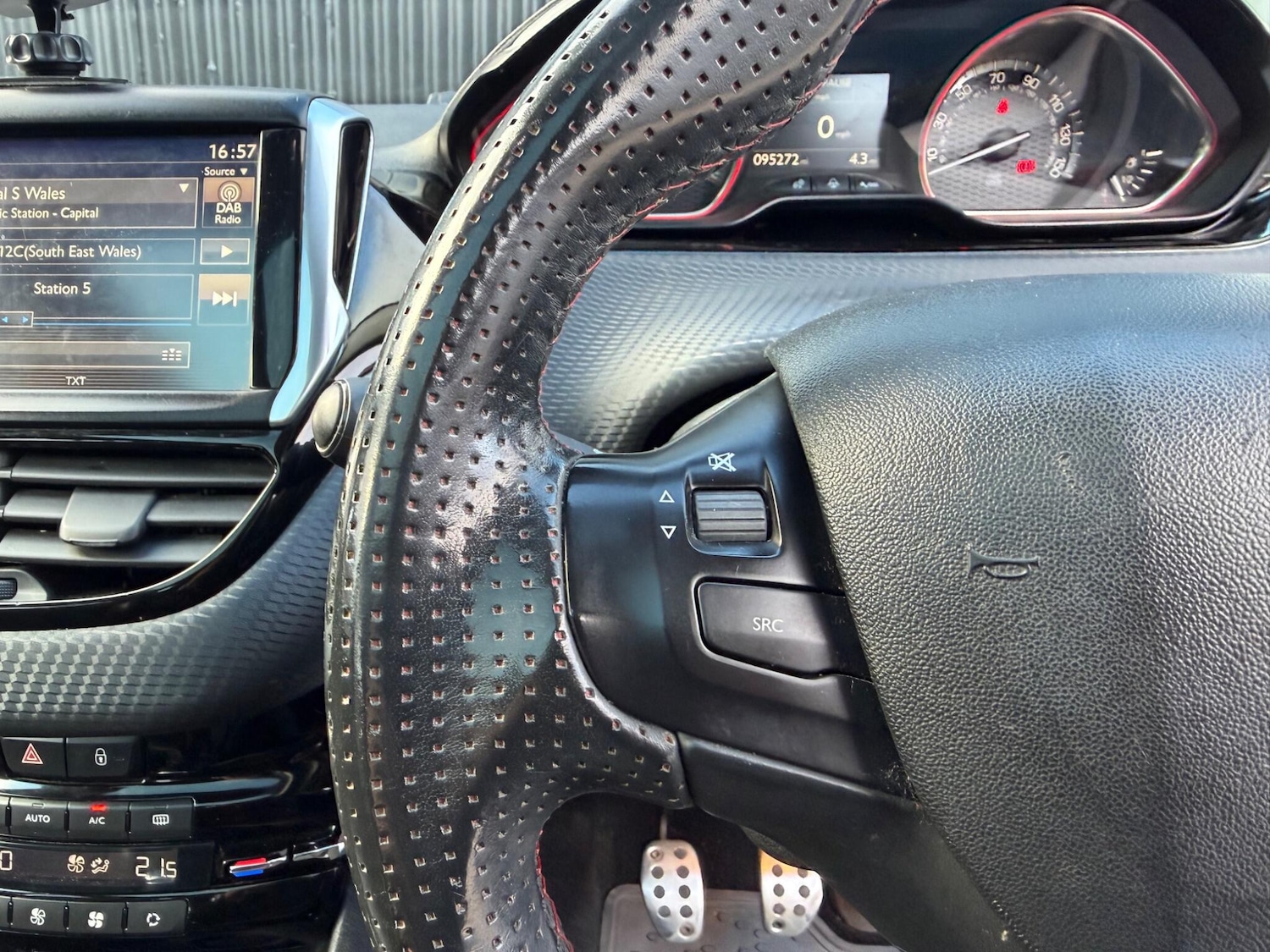 Used Peugeot 2008 2016 for sale - 78115639: Photo 27