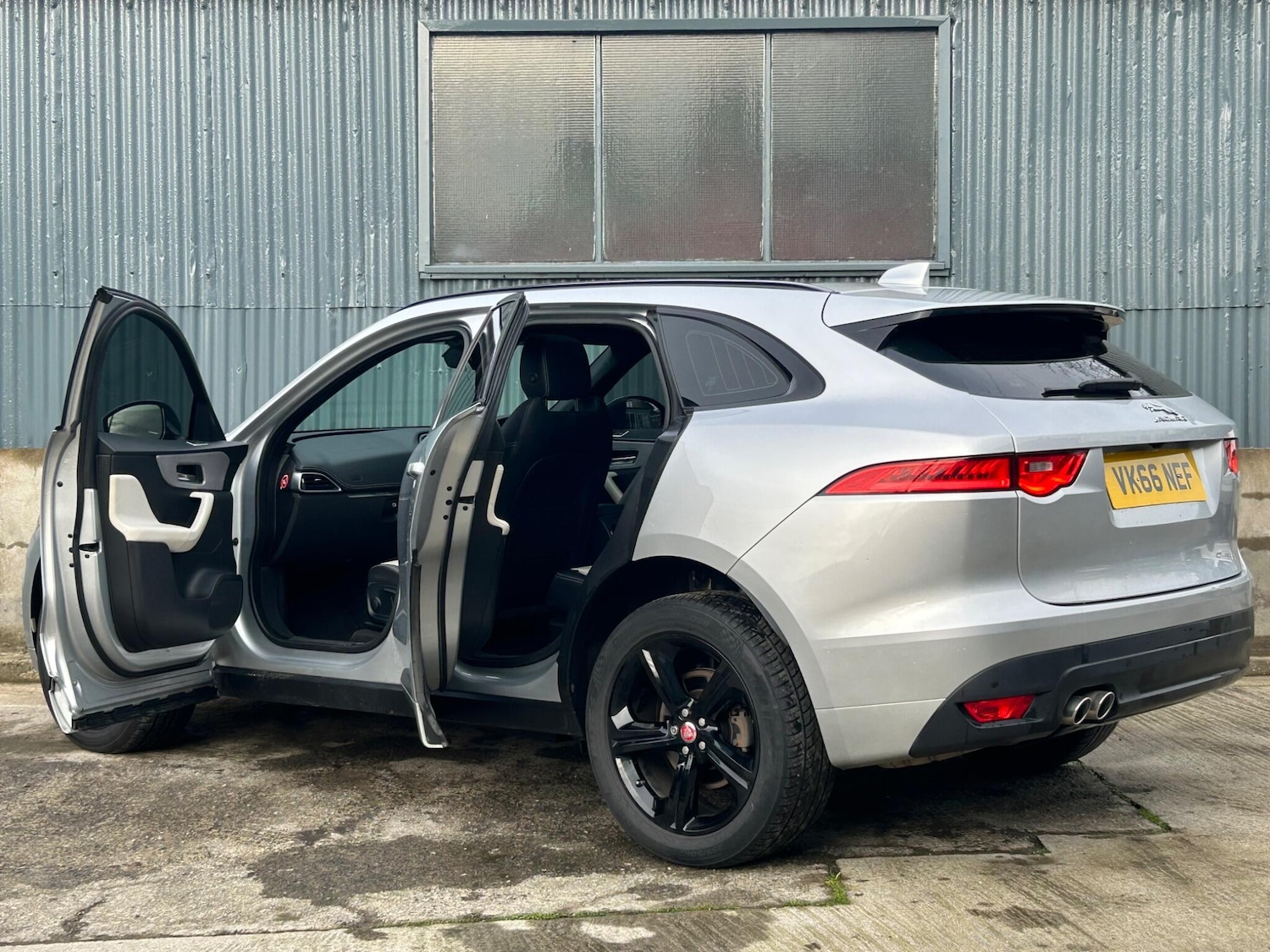 Used Jaguar F-Pace for sale - 77203180: Photo 4