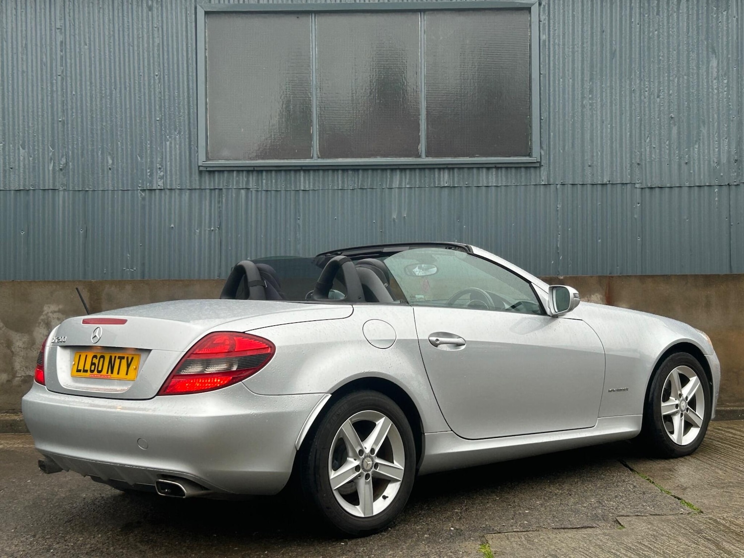 Used Mercedes-Benz SLK 2010 for sale - 77330478: Photo 16