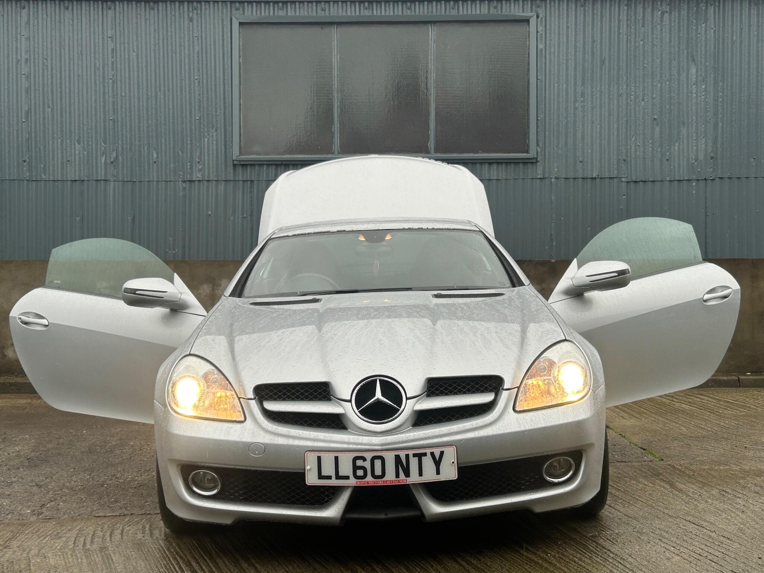 Used Mercedes-Benz SLK 2010 for sale - 77330478: Photo 2