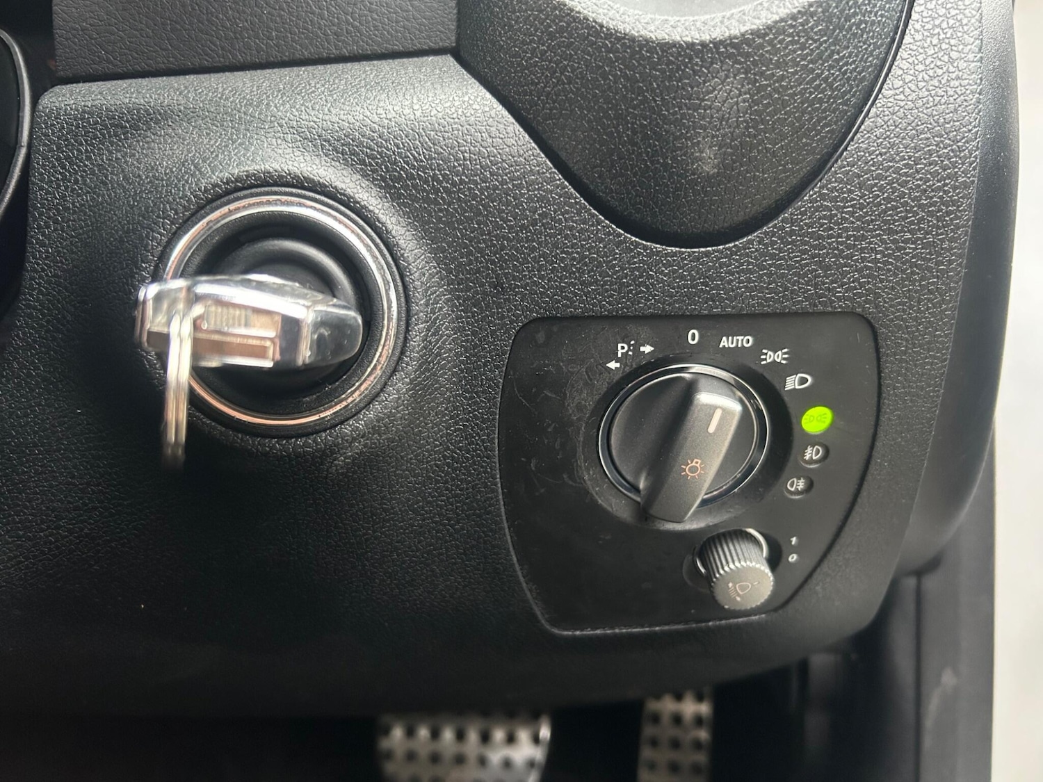 Used Mercedes-Benz SLK 2010 for sale - 77330478: Photo 33